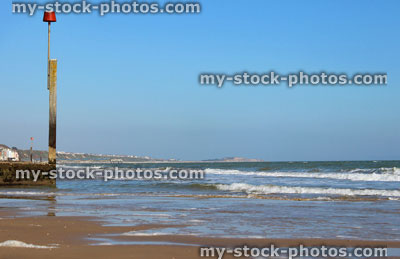 Stock image of blue sea and groyne on English beach, summer