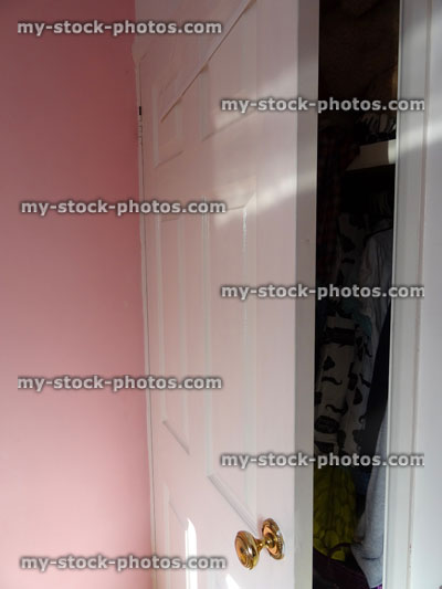 Stock image of Stock image of built in single wardrobe, girl's pink bedroom