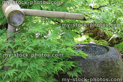 Stock image of bamboo water spout / granite Japanese water basin, oriental garden