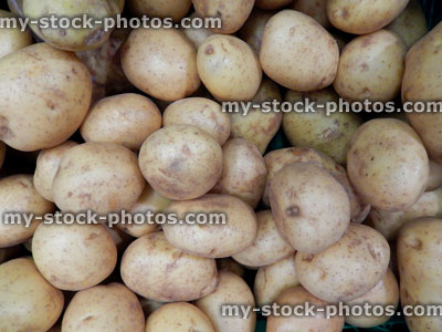 Stock image of freshly dug potatoes (Maris Piper), supermarket, fruit / vegetable shop, greengrocer