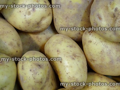 Stock image of freshly dug, washed potatoes (Maris Piper), supermarket, fruit / vegetable shop, greengrocer