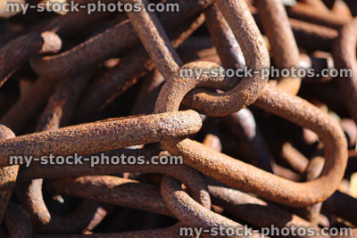 Stock image of rusty links of boat chain pile at harbourside