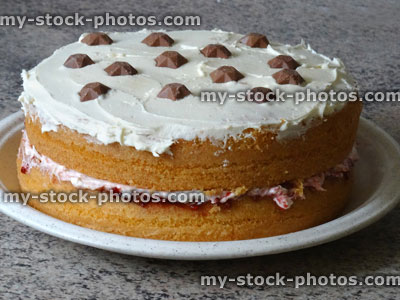 Stock image of Victoria sponge cake with strawberry jam, fresh cream, butter icing