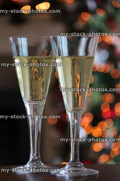 Stock image of white wine in flute glasses, Christmas tree fairylights