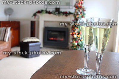 Stock image of sitting room with glasses of white wine, Christmas tree